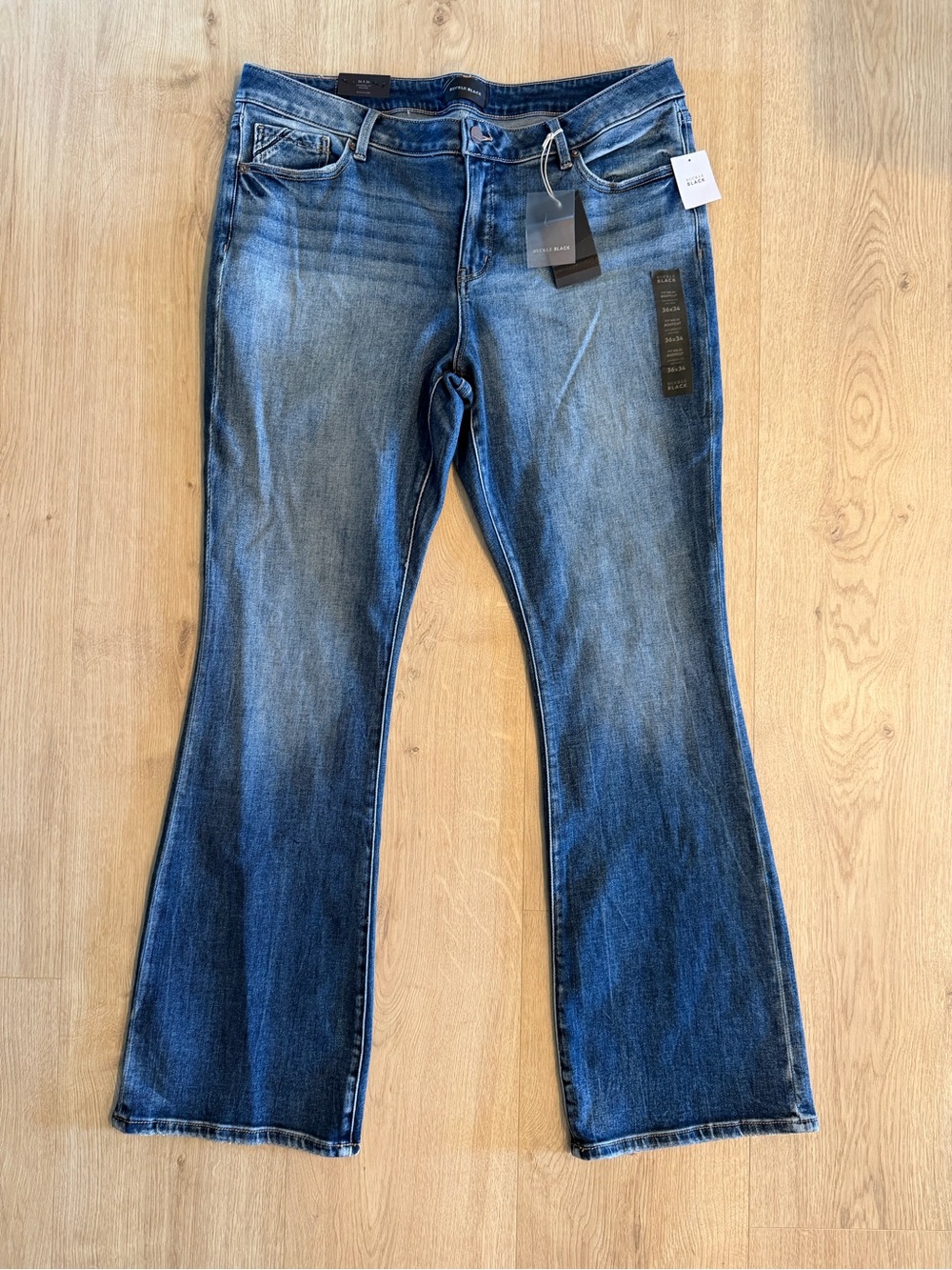 Women’s Buckle Black Bootcut Mid-Rise Medium Wash Denim Jeans Size 36x34 NWT